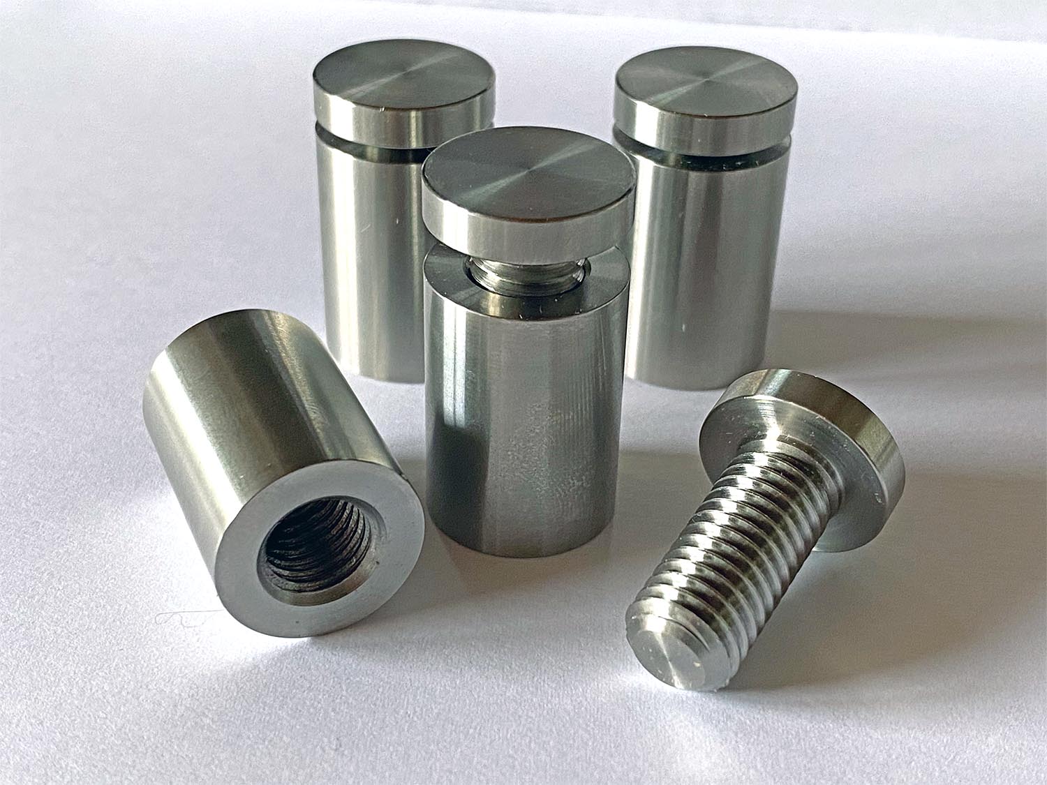4-er Set Wandhalterung AluFix Premium - aus Edelstahl - flacher Kopf, 18 mm